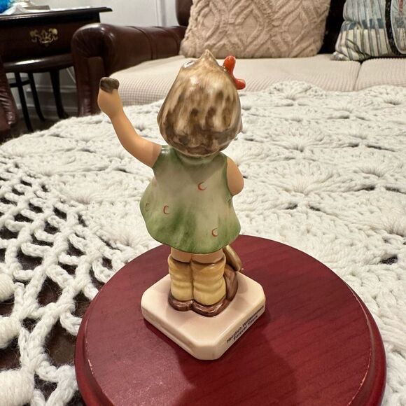 M.I Hummel Club‎ First Issue Forever Yours Vintage New in Box Porcelain Figurine - Picture 4 of 10